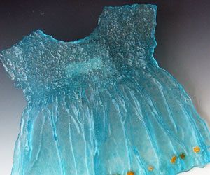 Learn to Cast Fabric in Glass with Lisa Becker · Glass Art | CraftGossip.com Glass Art Installation, Microwave Kiln, Tiffany Glass Art, Sea Glass Art Projects, Glass Art Design, Wine Glass Art, Glass Art Projects, Beach Glass Art, Contemporary Glass Art