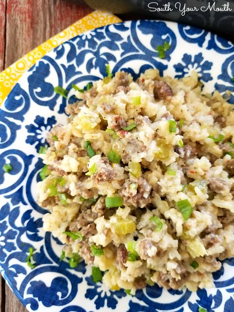 South Your Mouth: Hamburger & Rice Casserole Hamburger Rice Hot Dish, Beef And Rice Recipes, Casserole Ground Beef, Hamburger Rice Casserole, Hamburger Casseroles, Sausage And Rice Casserole, Hamburger Rice, Casserole Ideas, Pork Chop Casserole