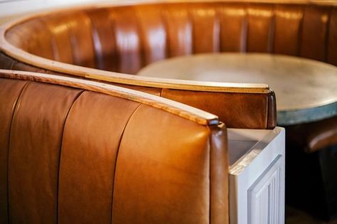 PINTEREST: MORGANTORGGLER Booth Seating Design, Booth Seating Restaurant, Banquette Seating Restaurant, Curved Banquette, Leather Banquette, Booth Seat, Restaurant Booth, Banquet Seating, Cafe Seating