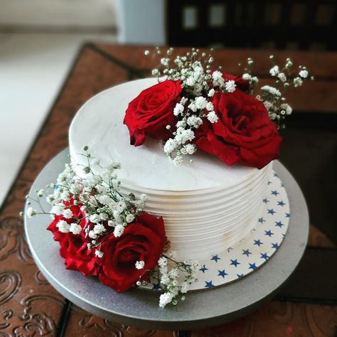 Birthday Cake With Red Flowers, Simple White Anniversary Cake, Red Roses On Cake, Red And White Anniversary Cake, Simple Wedding Cake Small One Tier Gold, Red And White Cakes Birthday, Floral Anniversary Cake, Birthday Cake With Roses Flowers, Rose Cake Designs Birthday