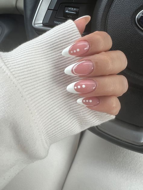 White Almonds Nails With Design, White Homecoming Nails Almond, Acrylic Nail Designs French Tip White, Trendy French Almond Nails, White Naildesign Almond, White French Tip Nails With Design Oval, White Fancy Nails Art Designs, Baddie Almond Nails White, French Almond Nails Design White