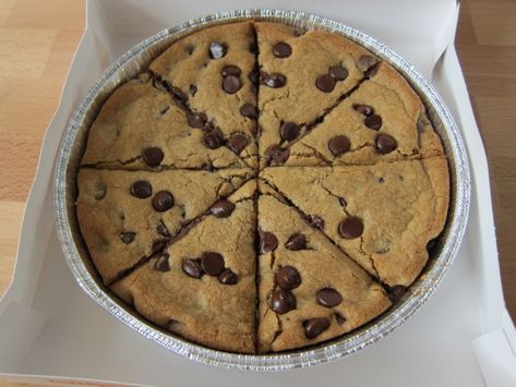 Review: Pizza Hut - Ultimate Hershey's Chocolate Chip Cookie | Brand Eating Pizza Hut Cookie, Hershey Chocolate Chip Cookies, Chocolate Chip Pizza, Chocolate Chip Cookie Pizza, Skillet Cookies, Chocolate Chip Cookie Pie, Hersheys Chocolate, Ultimate Chocolate Chip Cookie, Chocolate Lasagna