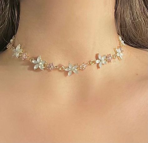 Dreamy Necklace, Girly Necklace, Gold Jewelry Prom, Gold Flower Necklace, Ethereal Jewelry, Jewelry Closet, Pastel Jewelry, Neck Pieces Jewelry, Flower Choker Necklace