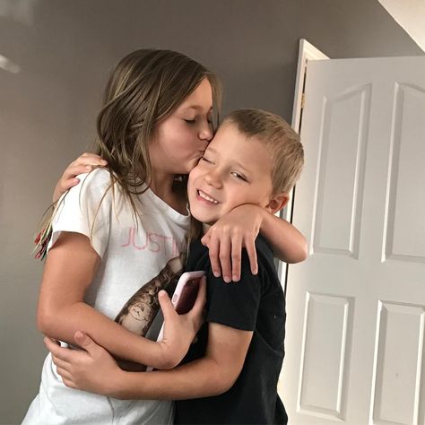 Big sis @jazmynbieber loving on lil bro @jaxonbieber #love Big Sis Lil Bro, Jaxon Bieber, Ariana And Justin, Ariana Grande Justin Bieber, Lil Bro, Big Sis, Justin Bieber, Ariana Grande, Baby Face