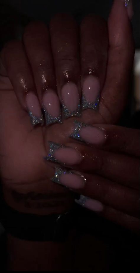 Nails For 17 Birthday, Pink Black And Silver Sweet 16, Sliver Nails Black Women, Homecoming Nail Ideas, Silver And Pink Nails, Silver Prom Nails Acrylic, Sliver Nails, Sweet 16 Nails, Silver Acrylic Nails