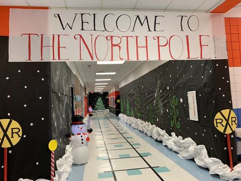 Christmas Hallway Decorations School, Christmas Hallway Decorations, School Hallway Decorations, Polar Express Christmas Party, Polar Express Theme, Hallway Decorations, Christmas Hallway, Polar Express Party, Christmas Contests