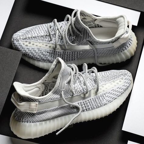 Yeezy Shoes Outfit, Sneaker Vans, 200k Followers, Sneakerhead Shoes, Nmd Sneakers, Adidas Yeezy 350 V2, Yeezy 350 V2, Yeezy Season, Adidas Yeezy 350