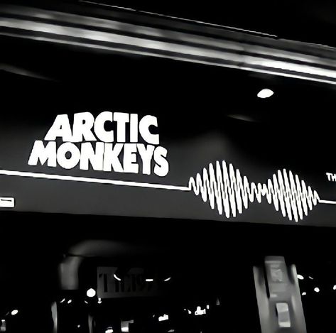 Corvina Clemm, Facebook Layout, Artic Monkeys, Mood And Tone, Black Picture, I'm With The Band, Black And White Aesthetic, Aesthetic Themes, Black N White