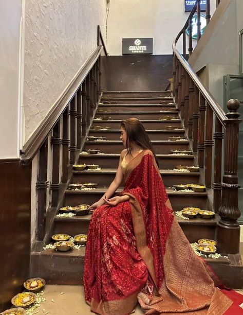 Hiramandi Inspired Dress, Desi Indian Outfits, Desi Feminine Aesthetic, Poses In A Saree, Sarees Aesthetic, Indian Outfits Aesthetic, Red Saree Aesthetic, Indian Saree Aesthetic, Sari Aesthetic