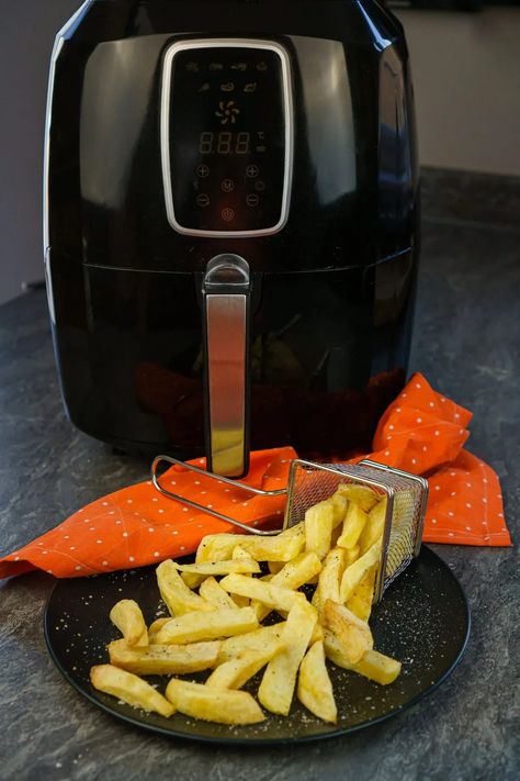 How to make healthy homemade chips in the air fryer. Chips without a deep fat fryer. Perfect for low fat diet, slimming world or weight watchers British Chips, Chips In The Air Fryer, Sweet Potato Nutrition Facts, Sweet Potato Nutrition, Potato Nutrition Facts, Air Fryer Chips, Air Fryer Sweet Potato Fries, Making Sweet Potato Fries, Chunky Chips