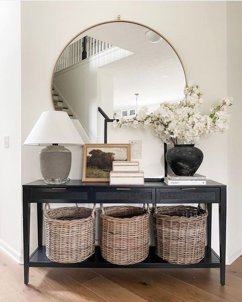 RACHEL ROSENTHAL on Instagram: “I love everything about this entryway by @homeonharbor. It shows how we can show off the love to our homes while also showing our love to…” Living Room Table Lamps, Console Table Decor, Entry Table Decor, Console Table Styling, Console Table Design, Console Table Decorating, Entryway Table Decor, Table Lamps Living Room, Table Designs