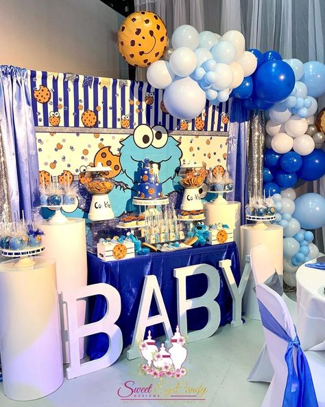 Cookie Monster Baby Shower | Decor Gallery Baby Cookie Monster, Cookie Monster Birthday Party, Monster Baby Showers, Boy Baby Shower Centerpieces, Monster 1st Birthdays, Baby Shower Party Themes, Cookie Monster Party, Cookie Monster Birthday, Birthday Cookie