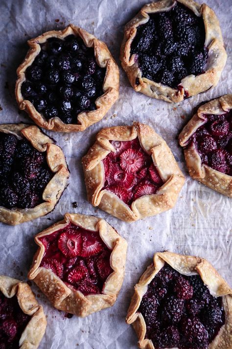 Double Pie Crust Recipe, Fruity Treats, Puff Pastry Tart, Gluten Free Crust, Galette Recipe, Pastry Tart, Deilig Mat, Mini Desserts, Free Desserts