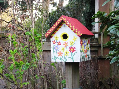 painted bird houses | IMG_6968 Painted Flower Bird House 2009 Bird Houses Painted Flowers, Painted Bird Houses Ideas, Hand Painted Birdhouses, Birdhouse Craft, Bird Houses Ideas Diy, Gourds Birdhouse, Birdhouse Designs, Wood Art Projects, Bird Houses Painted