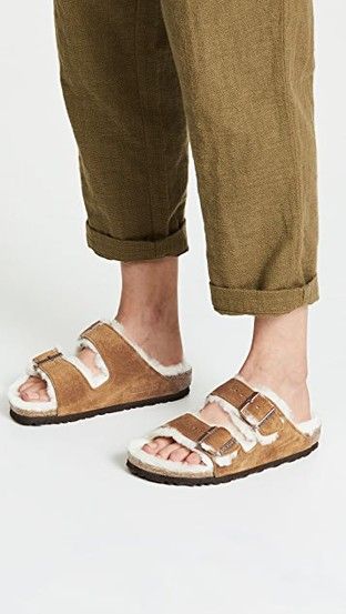 Birkenstock Shearling, Shearling Sandals, Shoes Birkenstock, Black Birkenstock, Cozy Shoes, Birkenstock Sandals Arizona, Birkenstock Brown, Narrow Shoes, Suede Slides