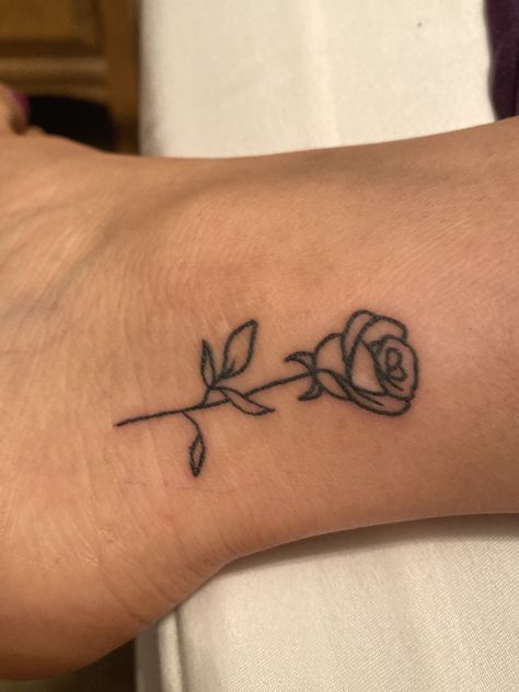 Ankel Tattoos Women Rose, Small Rose Tattoo On Wrist Simple, Rose On Ankle Tattoo, Small Rose Tattoo Ankle, Small Rose Tattoo Men, Rose Tattoo Minimalist, Small Tattoo Rose, Minimalistic Rose Tattoo, Rose Tattoo On Foot