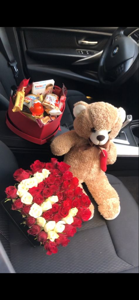 Fake Valentines Day Snaps, Valentine’s Day Goals, Valentine’s Day Couple Aesthetic, Valentine’s Day Couple, Valentines Day Couple Goals, Car Aesthetic Bmw, Couples On Valentines Day, Chocolate Couple, Valentines Day Aesthetic Couple