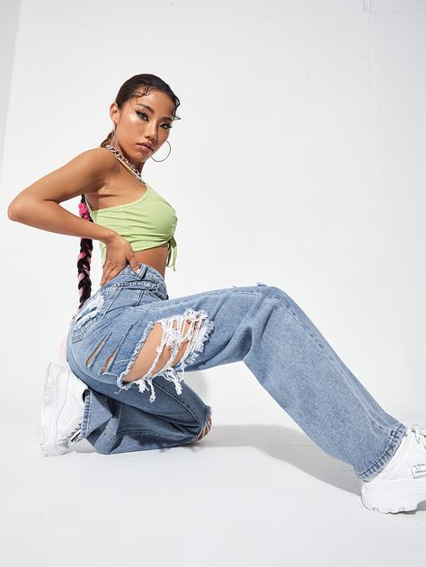 Streetwear Poses, Denim Photoshoot, Poses Modelo, Studio Photoshoot Ideas, Dance Photography Poses, Beautiful Photoshoot Ideas, Studio Poses, Fashion Model Poses, Studio Photography Poses