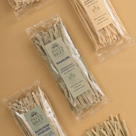 Pastariget — Bessermachen Minimal Packaging Design, Bar Lounge Design, Pasta Box, Pasta Shop, Gourmet Pasta, Packaging Concept, Bread Shop, Consumer Packaging, Eco Packaging