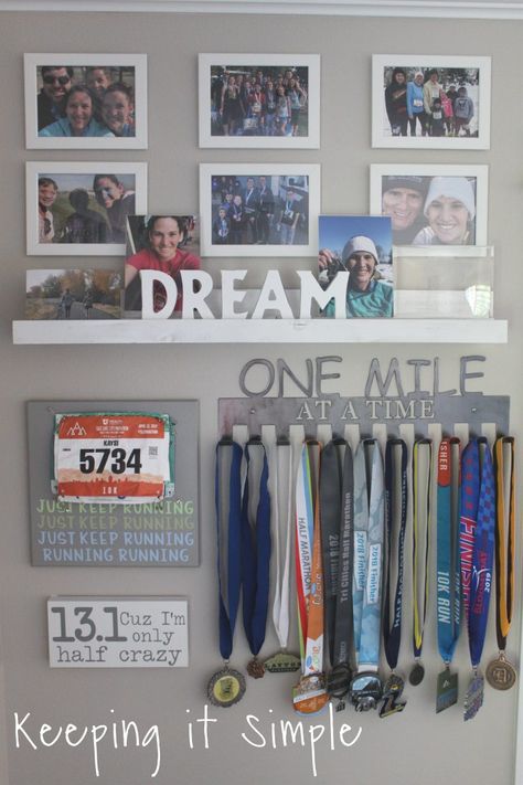 Athlete Medal Display, Metal Award Display Ideas, How To Display Running Medals, 5k Medal Display, Medal Decoration Ideas, Display Running Medals, Medal Hanging Ideas, Run Medal Display, Dance Medal Display Ideas