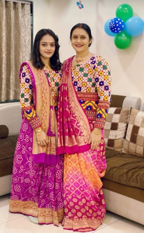 Bavliya Bharat Blouse, Sada Bharat Work Blouse, Marvadi Blouse Pattern, Bavriya Work Blouse, Rajwadi Blouse Pattern, Gamthi Blouse Designs, Sadu Bharat Blouse, Patola Blouse Design, Choli Blouse Design