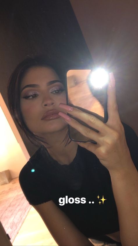 Kylie Cosmetics Birthday Collection, Style Kendall Jenner, Stile Kylie Jenner, Looks Kylie Jenner, Trajes Kylie Jenner, Kylie Jenner Nails, Kylie Baby, Estilo Kylie Jenner, Jenner Makeup