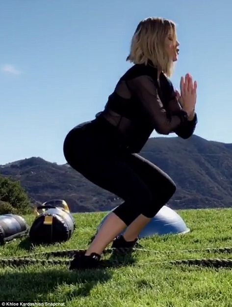 Bootylicious! Khloe Kardashian, 32, showed off her enviable womanly curves on Snapchat las... Khloe Kardashian Workout, Kardashian Workout, Consistent Workout, Khloe Kardashian Show, Kardashian Show, Workout Daily, Khloe Kardashian Photos, Outdoor Workout, Outdoor Gym