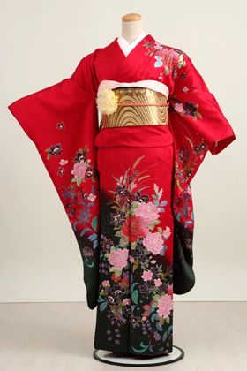 Japanese Kimono Red, Red Kimono Traditional Japanese, Red Kimono Traditional, Traditional Kimono Japan, Japanese Kimono Fashion, Pretty Kimonos, Kimono Traditional, Artistic Ideas, Red Kimono