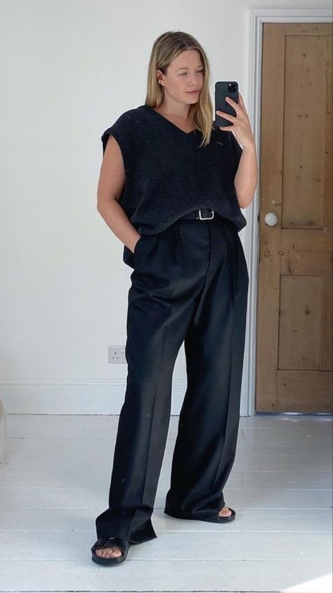 Outfit Nero, Outfit Minimalista, Wide Leg Trousers Outfit, Summer City, Plus Size Looks, Look Plus Size, Photo Walk, Summer Work Outfits, Minimal Outfit