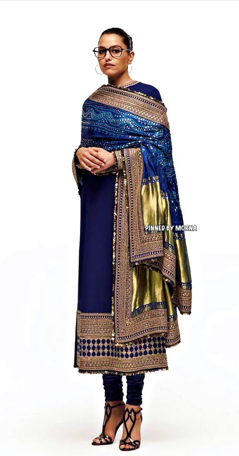 Sabyasachi Mukherjee - India 🇮🇳 Banarsi Suit Design Indian Style, Sabyasachi Outfits, Creative Suits, Sabyasachi Dresses, Banarsi Suit, Cotton Suit Designs, Old School Design, Kurti Lehenga, Bengali Culture