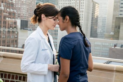 Lauren And Leyla New Amsterdam, New Amsterdam Tv Series, Lauren Bloom, Janet Montgomery, Promotional Photos, New Amsterdam, Female Doctor, Olivia Wilde, Couples Goals