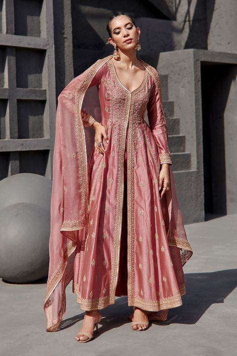 Buy Yellow Kurta Pure Chanderi Silk Embroidery Aari V Neck Anarkali Set For Women by Jigar Mali Online at Aza Fashions. Anarkali Jacket, V Neck Anarkali, Pink Anarkali, Salwar Kamiz, Indian Dresses Traditional, Desi Clothes, Traditional Indian Outfits, Party Wear Indian Dresses, Indian Wedding Outfits