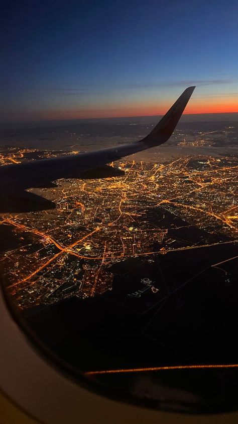 😍 On A Plane, Plane Sky Aesthetic, Airplane Night View, Airplane View Aesthetic, Airplanes Aesthetic, Planes Aesthetic, Plane Vibes, Plane Pics, Travel Aesthetic Airport