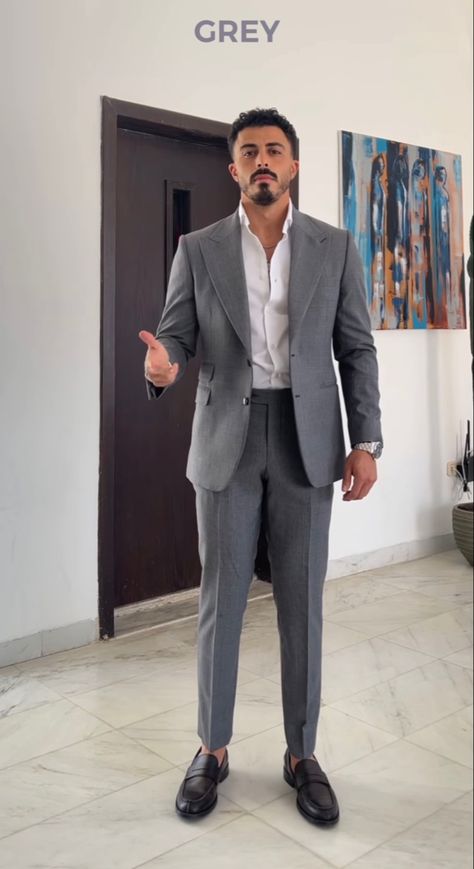 Men’s Grey Suit Outfit, Suit For Graduation Men, Men Formal Outfit Classy Suits, Designer Suits For Men Classy, Grey Suit Men Combination, Men Prom Looks, Men Formal Outfit Classy, Guy Prom Outfits, Grey Blazer Outfit Men