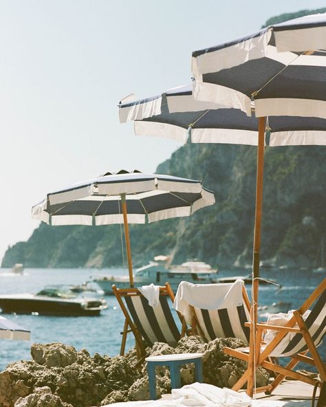 An Italian summer on film—on repeat ✨🎞️ Summer Italian Aesthetic, Vintage Photography Aesthetic, Italian Patterns, Aesthetic Film Photos, Beach On Film, Italian Summer Vibes, Summer On Film, Italian Elopement, Italian Photography