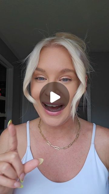 Jillian Jane on Instagram: "My favourite curl method for my bangs

#diyhairschool #realhair #finehairtips #thinhairtips #bangs #howtocurlyourhair" Curtain Bangs Styling, Curl Bangs, Curl Method, Bangs Styling, Curled Bangs, Fine Hair Tips, Curl Hair, Curtain Bangs, Curled Hairstyles