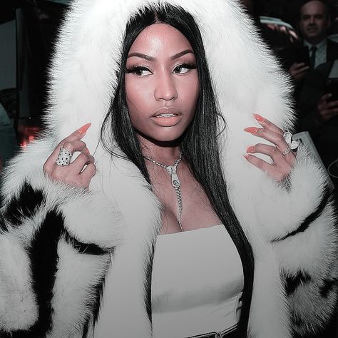 Nicki Minaj Aesthetic Pfp, Niki Manji, Locker Pictures, Nicki Minaj Icon, Girl Rappers, Nikki Manaj, Old Nicki Minaj, Aesthetic 00s, Nicki Minaj Fashion