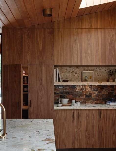 Brick Red Kitchen, Modern Walnut Kitchen, Space Notes, Walnut Kitchen Cabinets, Walnut Flooring, Mcm Kitchen, Timber Kitchen, Bold Kitchen, Tiny Island