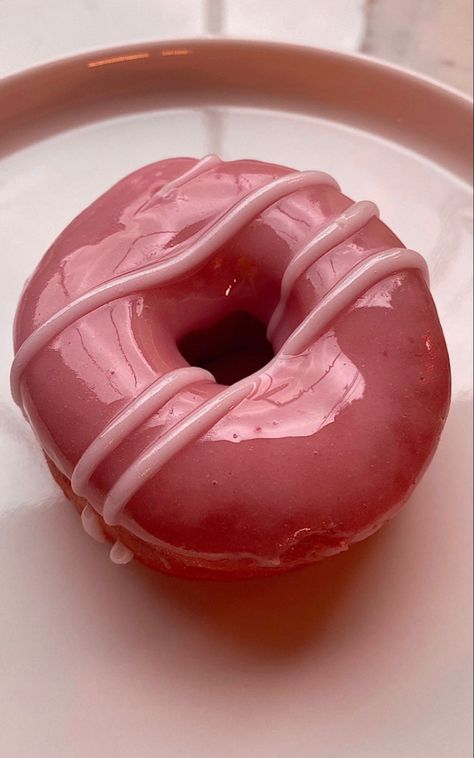 Pink Doughnut Aesthetic, Jelly Donut Aesthetic, Sprinkle Donut Aesthetic, Pink Donuts Aesthetic, Glazed Donut Aesthetic, Doughnut Art, Pink Glazed Donut, Donut Aesthetic, Donuts Aesthetic