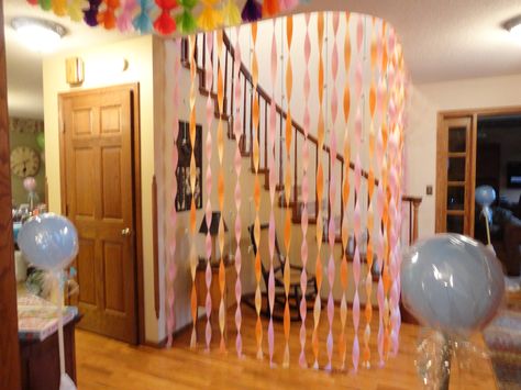 entry way streamers and candy hanging Party Streamer Ideas Ceilings, Party Streamer Ideas, Room With Balloons, Streamer Ideas, Hanging Streamers, Balloons And Streamers, Party Streamer, Streamer Decorations, Welcome Home Parties