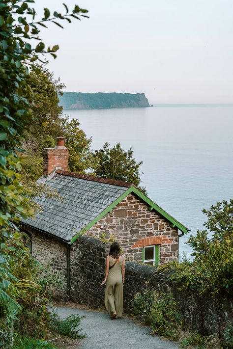 17 Best Places to Visit in North Devon - Roam and Thrive Devon England Aesthetic, Aesthetic England, England Itinerary, Places To Visit In England, Northern Ireland Travel, Devon Devon, England Aesthetic, Devon Coast, England Photography