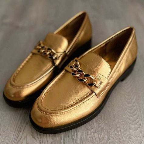 Chain Trim Metallic Leather Loafers New With Tags Size Us 8 / Euro 39 Us 10 / Euro 41 Genuine Leather Zara Loafers, Mules Shoes Flat, Black Patent Loafers, Pointed Loafers, Patent Loafers, Block Heel Loafers, Buckle Loafers, Pointy Toe Shoes, Zara Gold