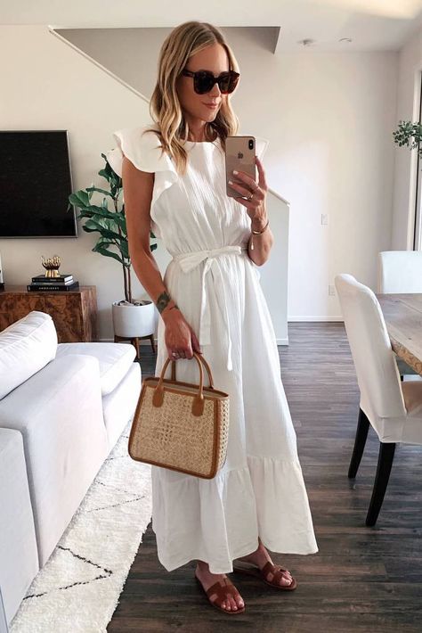 Dress Like An Italian Woman and Look Elegant Daily | La Belle Society Affordable Summer Dresses, Modest Chic, White Dress Outfit, Mode Shoes, Amy Jackson, Fashion Jackson, Summer Attire, Stil Inspiration, Looks Street Style