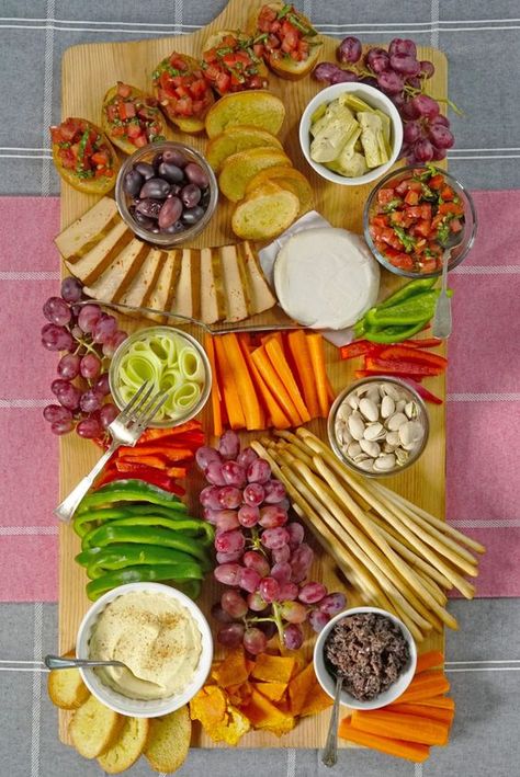 Vegan Grazing Table: How To Make A Vegan Grazing Platter | The Edgy Veg Vegan Grazing Table, Grazing Platter Ideas, Food Platters Ideas, Platters Ideas, Edgy Veg, Grazing Platter, Tapas Party, Vegan Party Food, Vegan Party