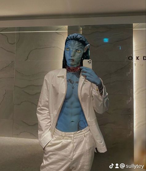 Avatar The Way Of Water As Humans, Neteyam As A Human, Avatar As Humans, Avatar Human Version, Human Avatar, Greek God Costume, Avatar Human, Avatar Cosplay, Blue Avatar