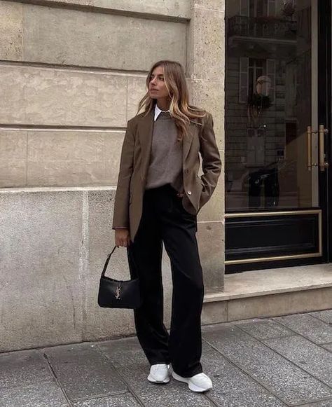 Khaki Blazer Outfit Women, Khaki Blazer Outfit, Blazer Outfits For Women Classy, Chic Blazer Outfit, Brown Blazer Outfit, Blazer Casual Outfit, Ny Outfits, Blazer Outfits Casual, Blazer Outfits For Women