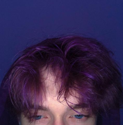 A Dark And Hollow Star, Men Purple Hair, Short Purple Hair, Dark Purple Hair, Androgynous Hair, Hair Boy, Dyed Hair Inspiration, Hair Color Purple, Dream Hair