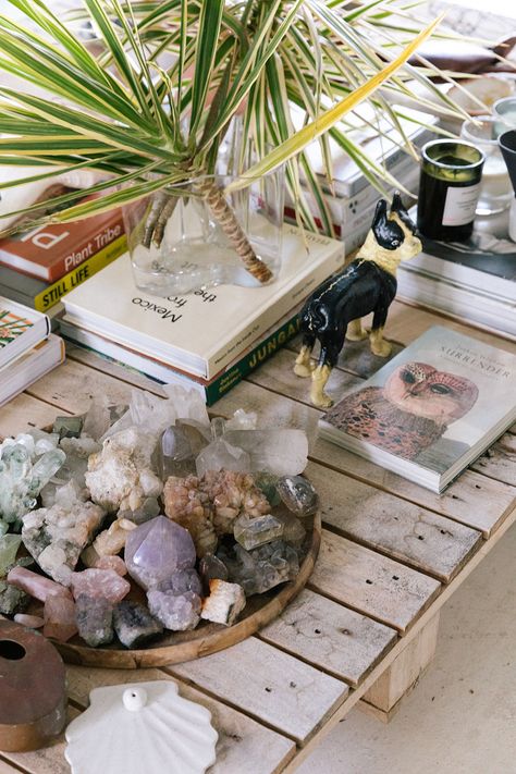 Styling Books, Zen Rooms, Meditation Room Decor, Displaying Crystals, Cosy Room, Surf Shack, Spiritual Decor, Spa Room, Home Styling