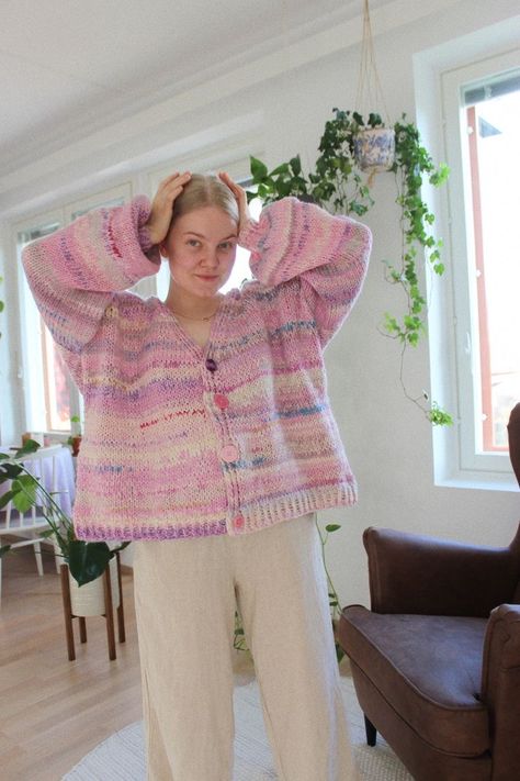 Colorful Knitwear, Knit Cardigan Outfit, Handmade Cardigan, Diy Vetement, Knitted Cardigan, Knit Fashion, Knitting Inspiration, Crochet Fashion, Fall Winter Outfits