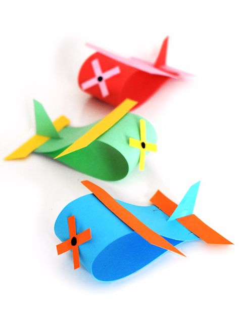 Airplane Paper Craft, Kunst For Barn, Airplane Craft, Airplane Paper, Plane Crafts, Airplane Crafts, Transportation Crafts, Recipes Chocolate, Hand Crafts For Kids